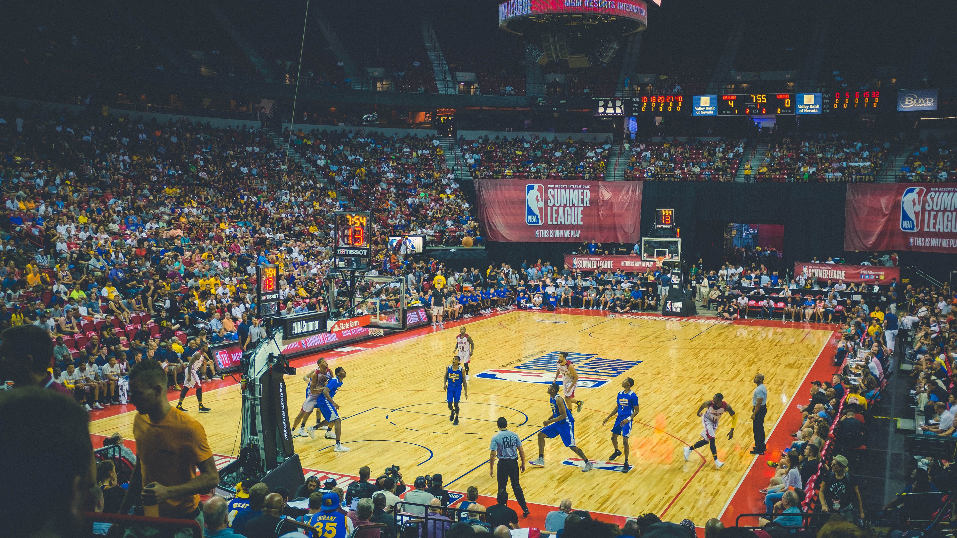 -东契奇快攻连连独行侠斩获连胜，东契奇和独行侠签了几年合同