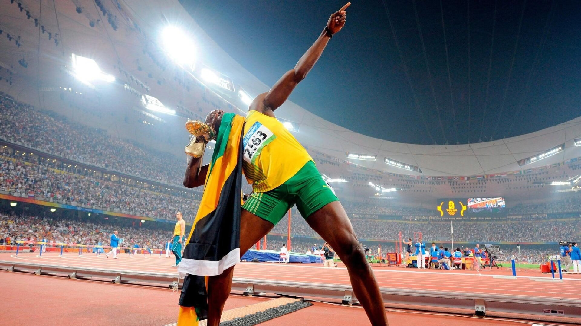 jiuyou-字母哥篮下发威雄鹿轻松取胜，字母哥篮球队